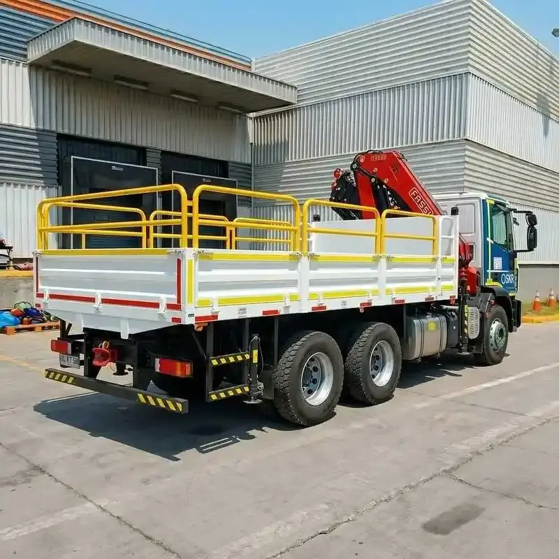 Arriendo de Camión Pluma 6.4 Ton. IVECO modelo Camión Eurocargo 260E y Grúa PK 32080 en SK Rental con cobertura nacional.